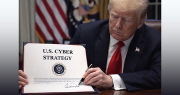 הציג את אסטרטגיית הסייבר של ממשלו. נשיא ארה"ב דונלד טראמפ.