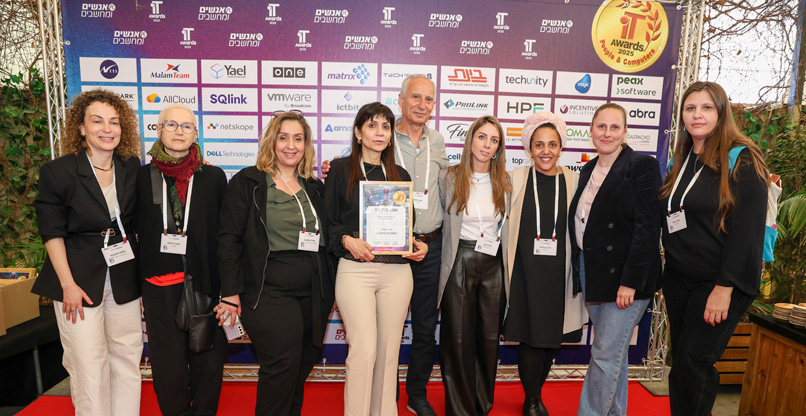 גאים בזכייה. משתתפי הפרויקט של הסוכנות היהודית.