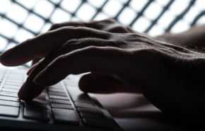 המשיך לתקוף גם מאחורי הסורגים.