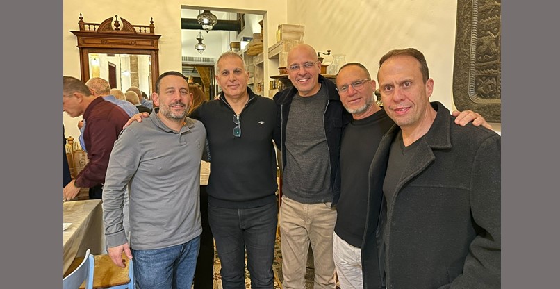 אורן פנחס – מנהל מערכות מידע בהוט מובייל, קובי זר – מנהל אגף פיתוח בפלאפון, אלי מטיוויס – מנהל מערכות מידע תעבורה, זיו אברמוביץ – סמנכ"ל פיתוח בקבוצת אמן, ושחר זמיר – סמנכ"ל טכנולוגיות מידע פריזבי. צילום: יח"צ אורן פנחס - מנהל מערכות מידע בהוט מובייל, קובי זר - מנהל אגף פיתוח בפלאפון, אלי מטיוויס - מנהל מערכות מידע תעבורה, זיו אברמוביץ - סמנכ"ל פיתוח בקבוצת אמן, ושחר זמיר - סמנכ"ל טכנולוגיות מידע פריזבי.