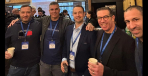 משמאל: דניס סינזון מפספורטכרד, עידן טל מקונפלואנט ישראל, דניאל לוית, מנהל פעילות קונפלואנט בישראל, ליאור גרמן קונפלואנט ישראל, ולירון בן יוסף, שותף ו- CTO ב-KPMG.