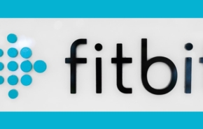 תכונותיו משתדרגות בעזרת AI. פיטביט מבית גוגל.