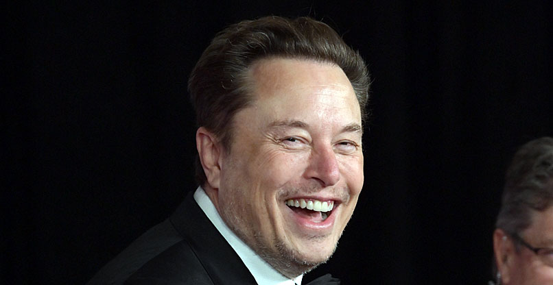 האם הוא יחייך בסוף המשפט? אילון מאסק.