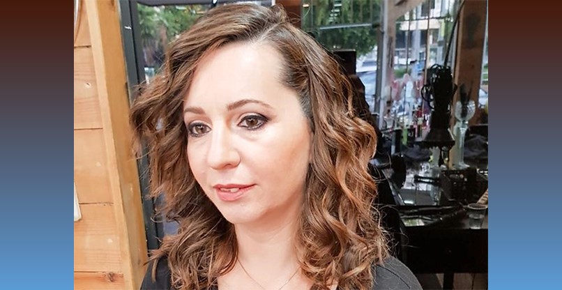 גבי (גבריאלה) מרום ז"ל, שהייתה מנכ''לית משותפת בעמותת אליסקוד - מנהיגות טכנולוגית לילדות ולנערות.