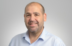 ערן קורנבלום, סמנכ"ל תפעול ומערכות מידע, אמפא קפיטל.