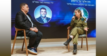 תא"ל יעל גרוסמן, ראש מטה אגף התקשוב וההגנה על הסייבר; יוסי מלמד, יו"ר עמותת בוגרי ממר"ם.