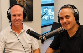 מימין לשמאל: רפי הופמן, סמנכ"ל ומנהל חטיבת סאפ בחברת נס, ואת עמית רונן, סמנכ"ל לקוחות מגזר פרטי ו-סאפ, ב-נס.
