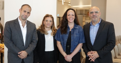 מימין לשמאל: ניר דוד, מנכ"ל בזק; יפעת בכור, מנכ"לית יוניסטרים; שרית יוחננוף, בעלים ודירקטור ביוחננוף; ותומר ראב"ד, יו"ר בזק.