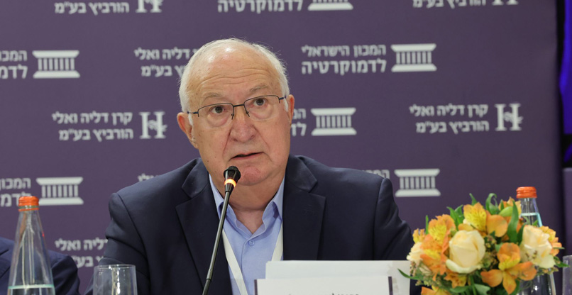מנואל טרכטנברג, אוניברסיטת תל אביב, חבר סגל בכיר בקרן מנדל למנהיגות. 