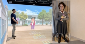 נויה דן ז"ל, על רקע מסך מתוך יחידת הלימוד 'החוויה האוטיסטית'.