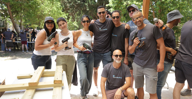 עובדי סיילספורס משדרגים את "בית ארזים".