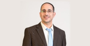 עזרא כהן, סמנכ"ל פתרונות אנרגיה, מערכות בקרת מבנה ומחלקת אפיון והנדסה, בשניידר אלקטריק ישראל.
