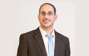 עזרא כהן, סמנכ"ל פתרונות אנרגיה, מערכות בקרת מבנה ומחלקת אפיון והנדסה, בשניידר אלקטריק ישראל.