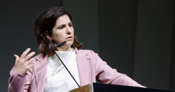 שרון חצור, סמנכ''לית תכנון מדיניות ואסטרטגיה במשרד האנרגיה והתשתיות.