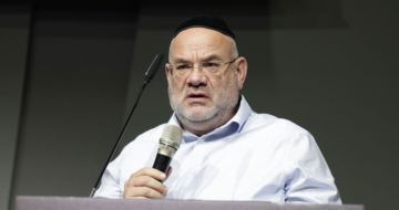 יעקב אוזוחובסקי, ראש אגף הגנה סקטוריאלית ותמ"ק (תשתיות מדינה קריטיות) במערך הסייבר הלאומי.
