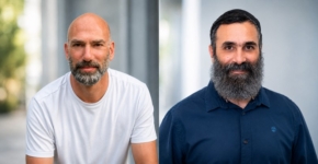 מובילים את אליו. מימין לשמאל: ניתאי רומנו, מנהל טכנולוגיה ראשי; נדב גרוסינגר, המנכ"ל.