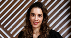 מיטל קורן, מנהלת פעילות אמן דיגיטל.