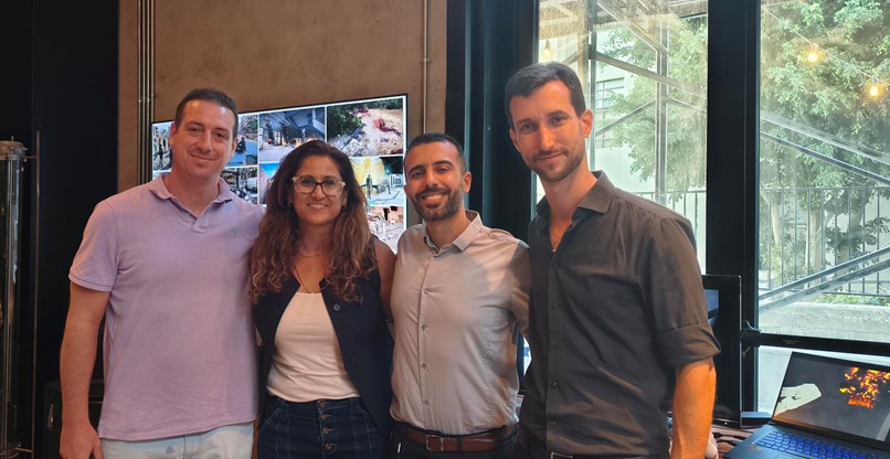 מימין לשמאל נתי רייכר, מנכל In3D; עידו חדד, סמנכל מכירות In3D; איילת שמואל, מנהלת מרכז החוסן הבינלאומי ורן חייקין, סמנכל תפעול In3D צילום: אול מדיה וחברת In3D מימין לשמאל: נתי רייכר, מנכ"ל In3D; עידו חדד, סמנכ"ל מכירות In3D; איילת שמואל, מנהלת מרכז החוסן הבינלאומי; ורן חייקין, סמנכ"ל תפעול In3D.