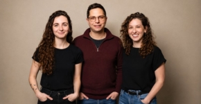 נועה ספרא-הורסקי, מדענית נתונים; רוני גורביץ', ראש תחום בינה מלאכותית; ומעין מרלוב, אנליסטית אבטחה; בחברת סייקוד.