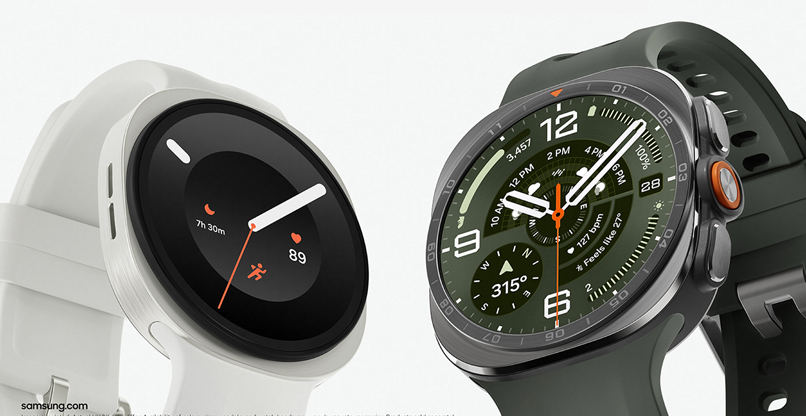 Galaxy Watch Ultra 2 (מימין) ו-Galaxy Watch9,