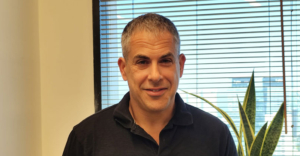 גיא אלתגר, סמנכ"ל ומנהל תחום ה-Physical AI במטה הלאומי לבינה מלאכותית. צילום: ניר מטרסו, אנשים ומחשבים גיא אלתגר, סמנכ"ל ומנהל תחום ה-Physical AI במטה הלאומי לבינה מלאכותית.