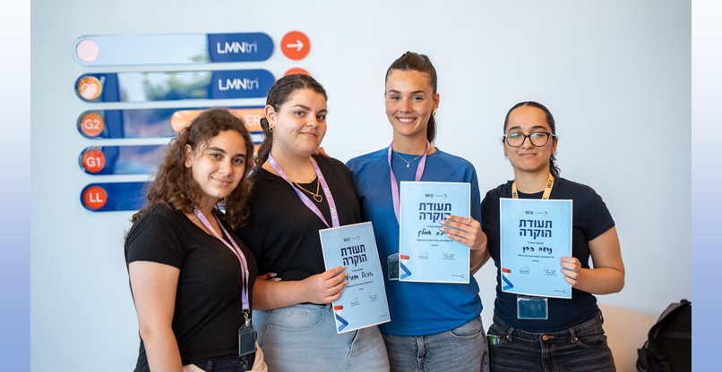 הזוכות במחנה וויקס. שחר כהן, אביגיל חסיד, נועה כהן והילה אסולין.