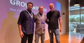 מימין לשמאל: אלון הלפרין, מנהל תחום Cloud ERP ב-סאפ ישראל, אבי שטיינהוף, EVP ומנהל פעילות סאפ ב-אברא וגילי לבקוביץ, מנהל תחום SAP Grow ב-סאפ ישראל.