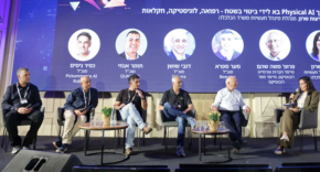 משתתפי הפאנל. מימין: רעות שרון, מנהלת מינהל תעשיות במשרד הכלכלה; פרופ' משה שהם, מייסד פורסייט רובוטיקס ומזור רובוטיקס; תומר אגוזי, מנכ''ל קואנטייקס; כפיר ניסים, מנכ"ל Pickommerce AI Robotics; דובי שושן, מנכ"ל קופרה; וסער ספרא, מנכ"ל Beewise.