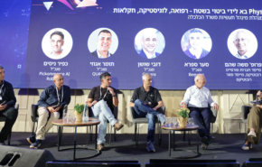 משתתפי הפאנל. מימין: רעות שרון, מנהלת מינהל תעשיות במשרד הכלכלה; פרופ' משה שהם, מייסד פורסייט רובוטיקס ומזור רובוטיקס; תומר אגוזי, מנכ''ל קואנטייקס; כפיר ניסים, מנכ"ל Pickommerce AI Robotics; דובי שושן, מנכ"ל קופרה; וסער ספרא, מנכ"ל Beewise.