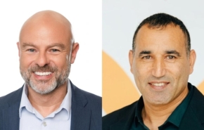 מימין לשמאל: בני עודי, רמ"ט ארגון עובדי צה"ל; וטל קיסליביץ', מנכ"ל יעל קלאודטק.