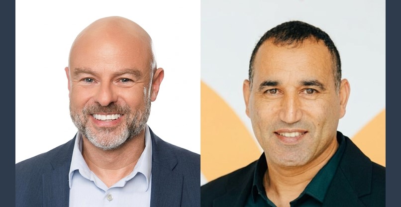 מימין לשמאל: בני עודי, רמ"ט ארגון עובדי צה"ל; וטל קיסליביץ', מנכ"ל יעל קלאודטק.