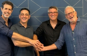 מימין: עדי אייל, מנכ"ל קבוצת וואן; אלי פרדו, סמנכ"ל הטכנולוגיות של קוביה; יהודה שפירא, מנכ"ל החברה; וסער רם, מנהל אשכול חברות דיפנס ויועצים בוואן.