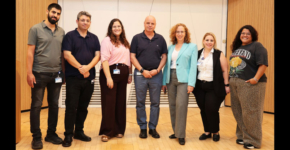 הצוות מאיכילוב. מימין: רחלי גלרנטר, ראשת צוות רשמות; שני ורשה ארד, מנהלת רשומות רפואיות; ד"ר חגית פדובה, סמנכ"לית איכות, בטיחות וחוויית המטופל; יריב ניר, סמנכ"ל דיגיטל ומערכות מידע; דנה לוי, מנהלת פרויקטים באגף דיגיטל ומערכות מידע; יונתן לופו, מנהל תחום דיגיטל באגף; ומועאד עוויסאת, ראש צוות פיתוח דיגיטל באגף.