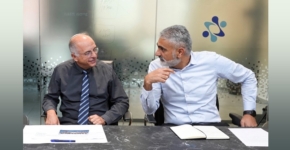 ראש מערך הסייבר הלאומי, יוסי כראדי, ולצידו יו"ר ועדת הבחירות המרכזית, השופט נעם סולברג.